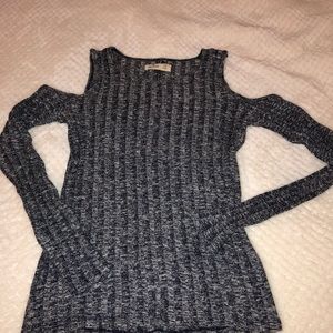 Hollister top!